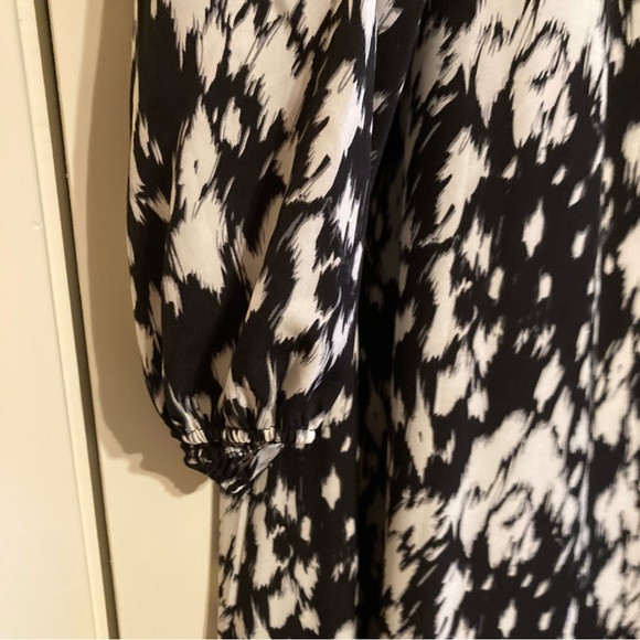 Plus all over print mock neck bishop sleeve dress - Picture 4 of 6